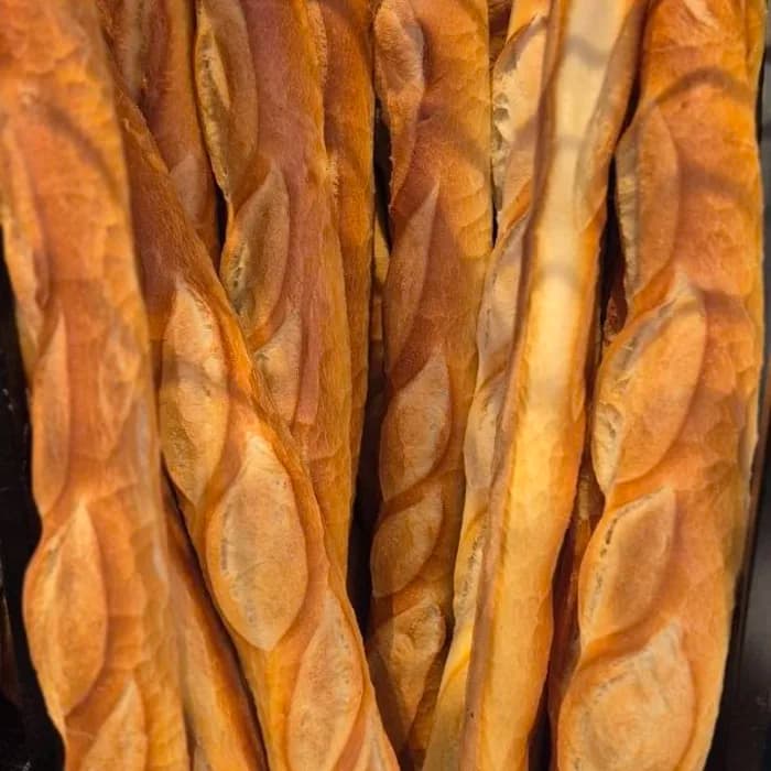 Baguette artisanale — boulangerie Chez Flo Paris 13e