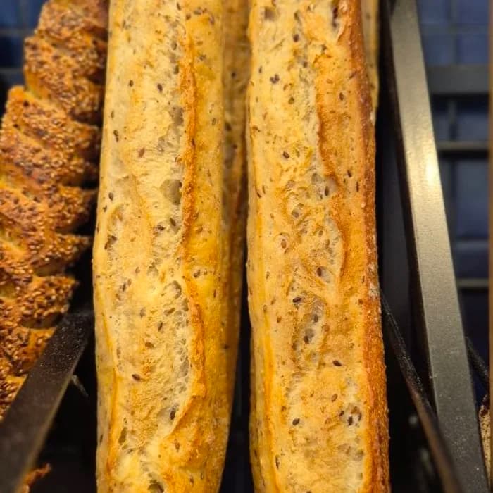 Baguette céréalière aux graines — boulangerie Chez Flo Paris 13e