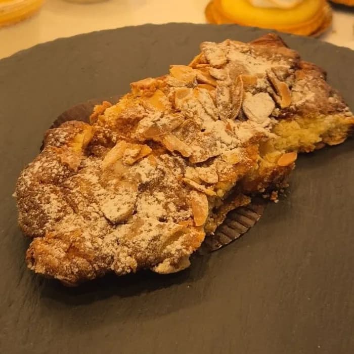 Croissant aux amandes, viennoiserie artisanale Chez Flo Paris 13e