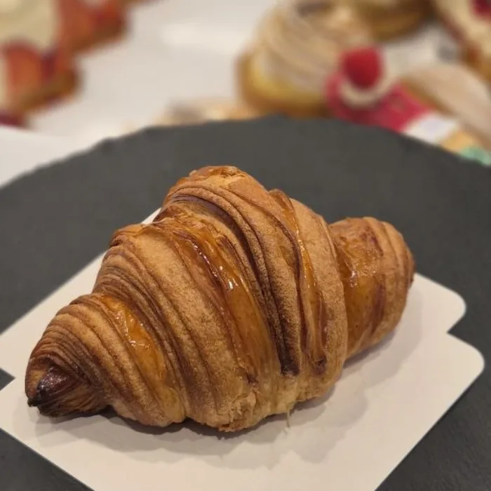 Croissant pur beurre — viennoiserie artisanale Chez Flo Paris 13e