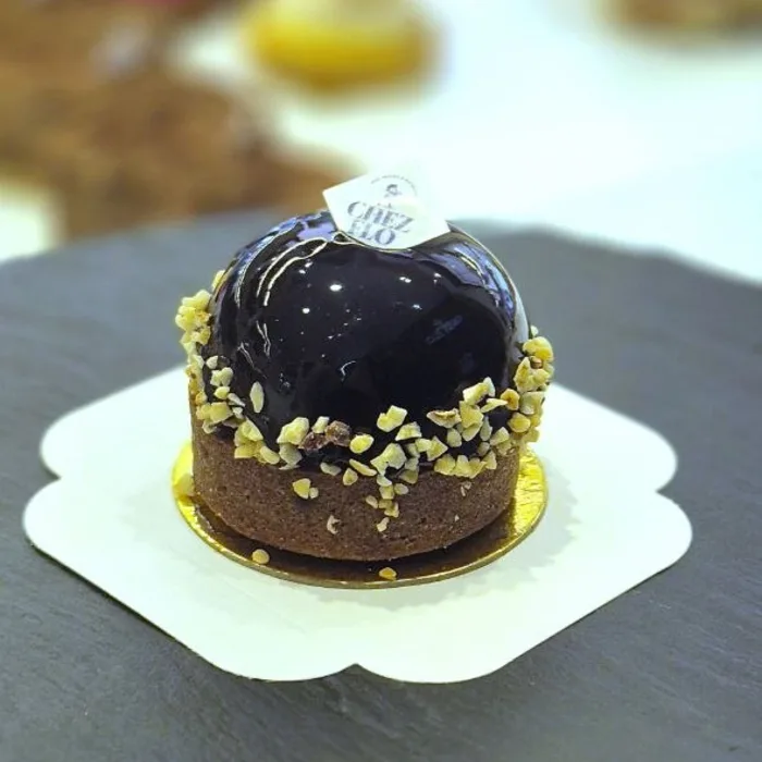 Dôme praliné et chocolat, pâtisserie artisanale Chez Flo Paris 13e