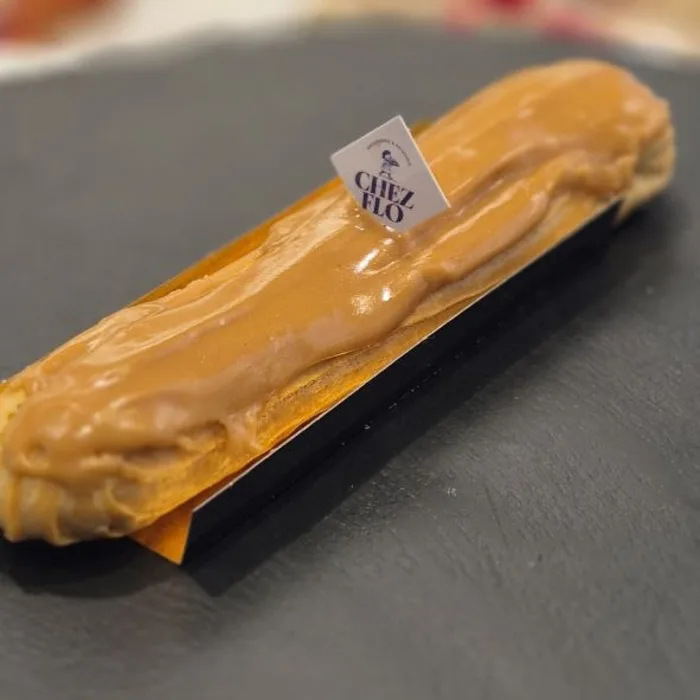 Éclair au café — pâtisserie artisanale Chez Flo Paris 13e