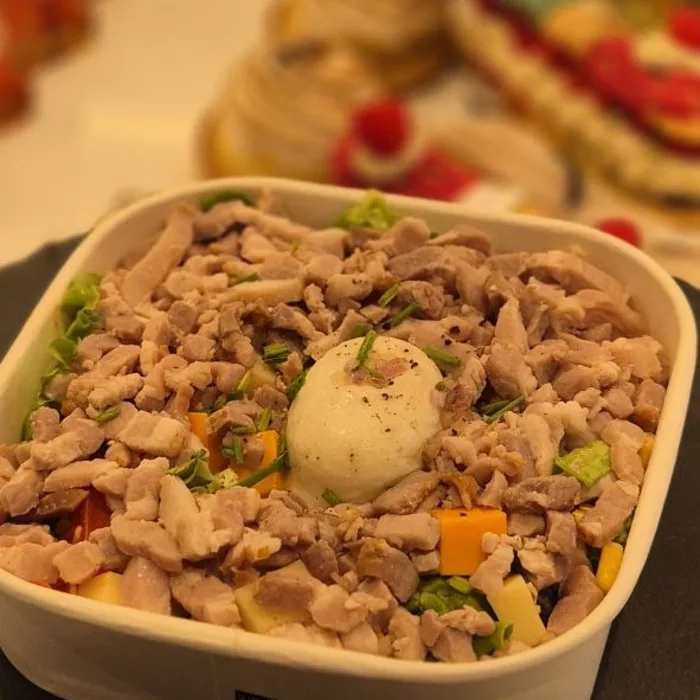 Salade César poulet et penne — sandwicherie Chez Flo Paris 13e