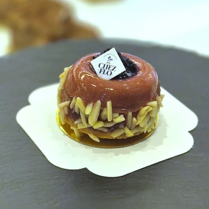 Dôme caramel, pâtisserie artisanale Chez Flo Paris 13e